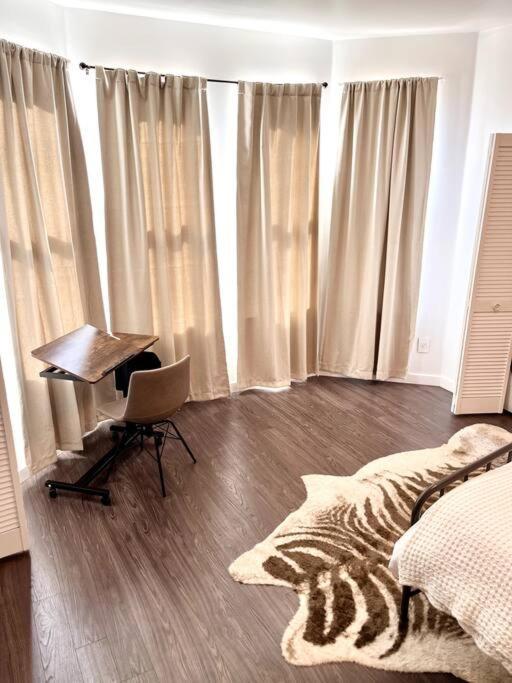 Immaculate 1 Bedroom 1 Bth Pullout Couch Art Deco Inspired * Philadelphia